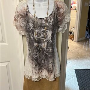 Keren Hart’s Elegant Lace Overlay Women's Top Size M